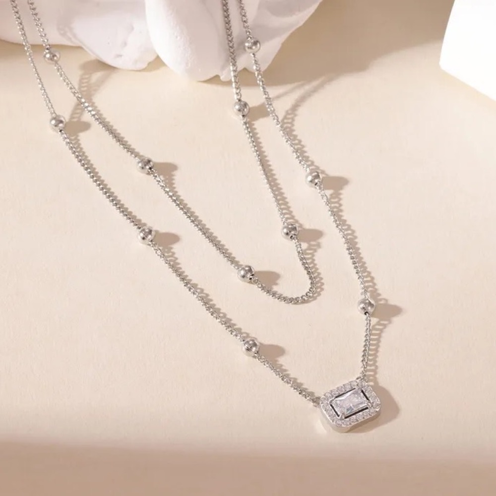 Layered Silver Necklace – Minimalist & Chic